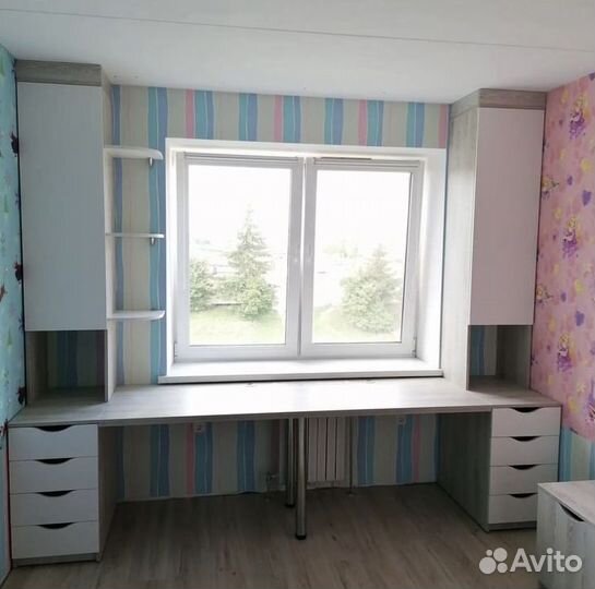 Письменный стол в детскую