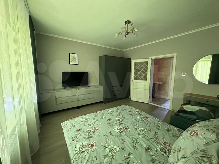 2-к. квартира, 65 м², 2/2 эт.