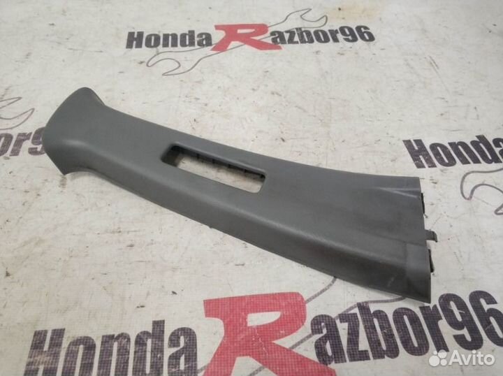 Накладка центральной стойки правая Honda Cr-V 2