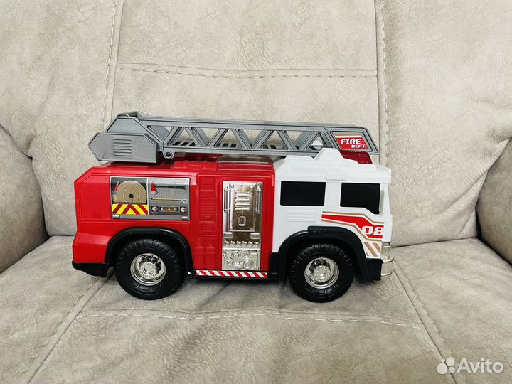 Dikie toys пожарная и машину с залповой установкой