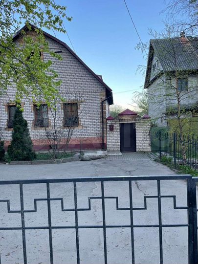 Коттедж 205 м² на участке 9 сот.