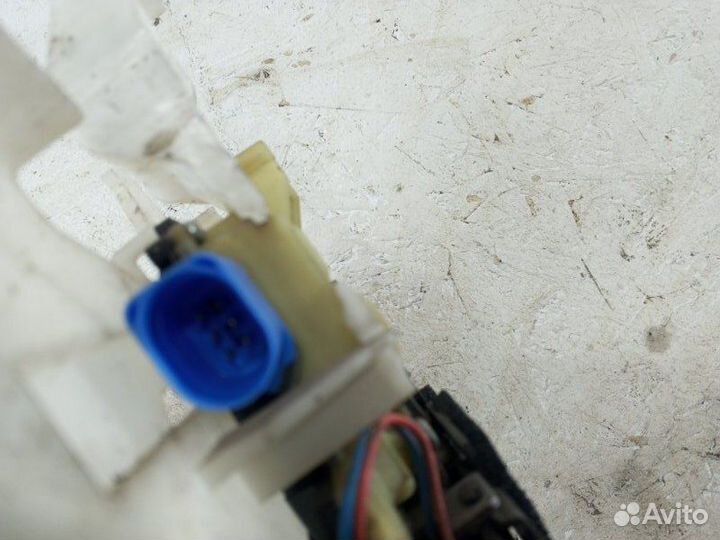 Замок двери задний правый Volkswagen Polo хетчбэк