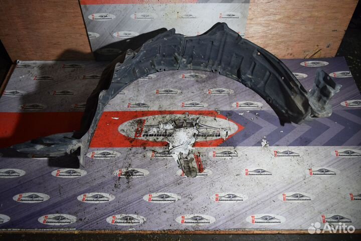 Подкрылок перед право c Toyota Mark X Zio ANA10 2A