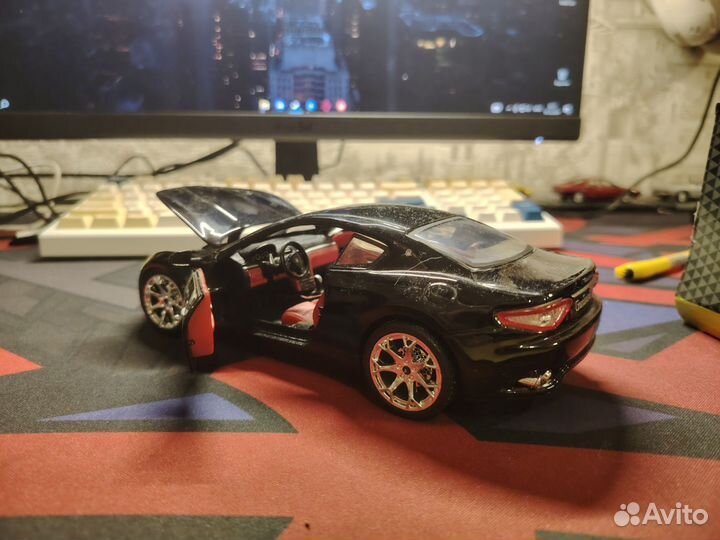 Модель автомобиля 1:24