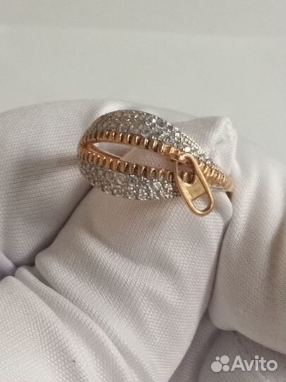 Кольцо с синтетическим камнем Золото