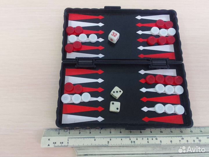 Шахматы шашки нарды. дорожный набор