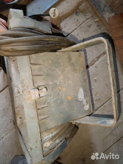 Фонарь прожектор