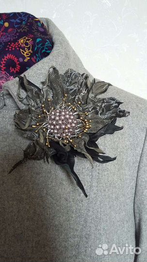 Цветок-брошь из натуральной кожи