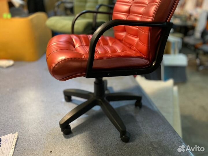 Офисное кресло