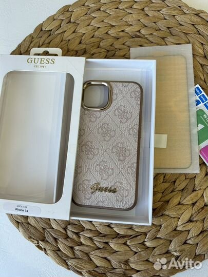 Чехол на iPhone 14 guess