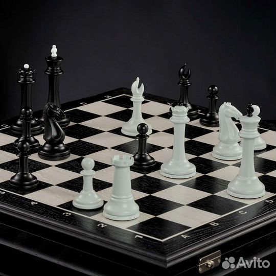 Шахматы Стаунтон фаворит черно белые