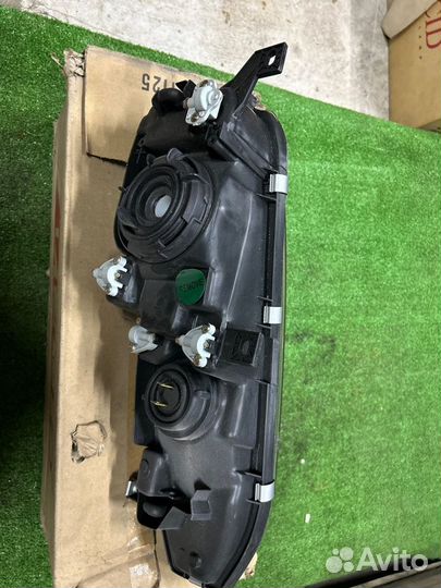 Фара передняя правая Mitsubishi Galant E5