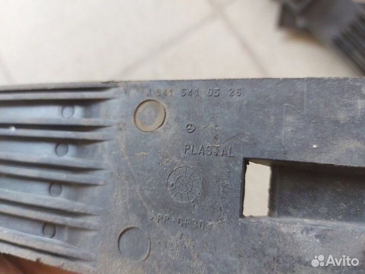 Крепление аккумулятора Mercedes Atego 818 дизель