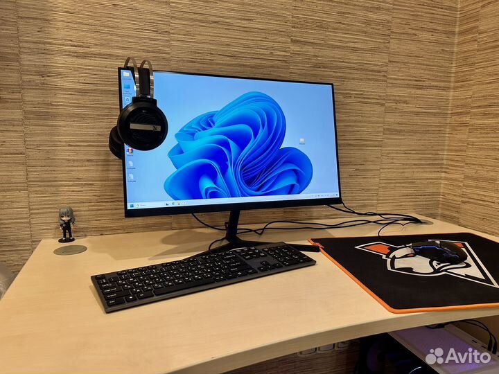 Игровой компьютер с монитором