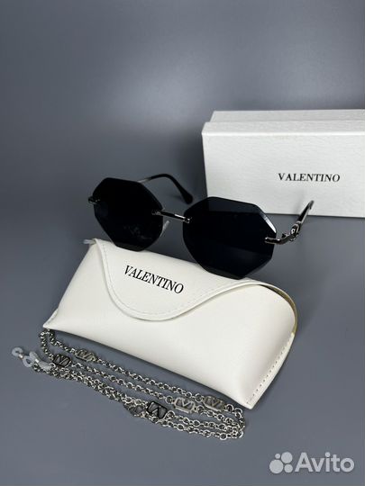 Солнцезащитные очки valentino
