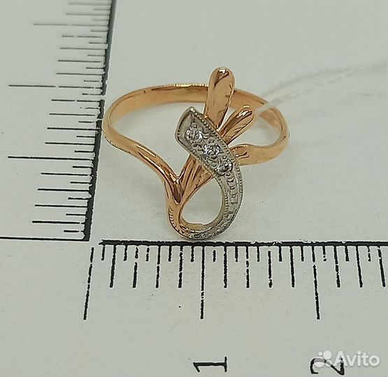 Золотое кольцо с камнем 15,5р