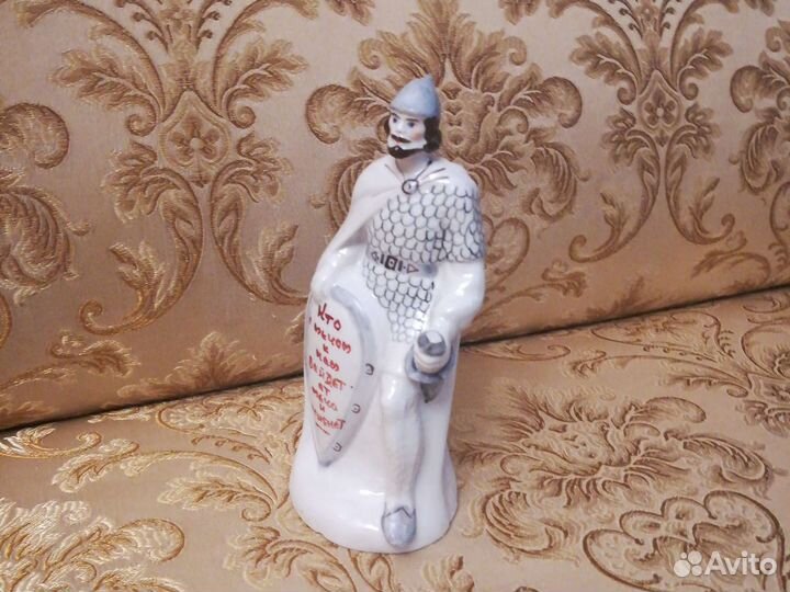 Статуэтки фарфоровые старинные