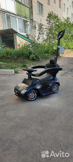 Машинка каталка с ручкой