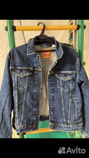 Джинсовая куртка levis
