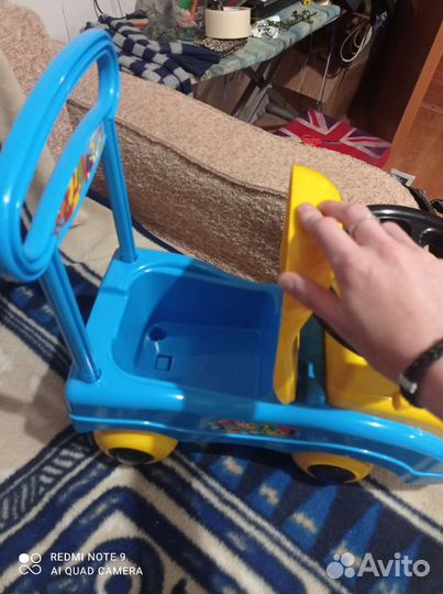 Детская машинка каталка с ручкой