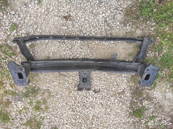 Усилитель бампера передний Volkswagen Polo лифтбек