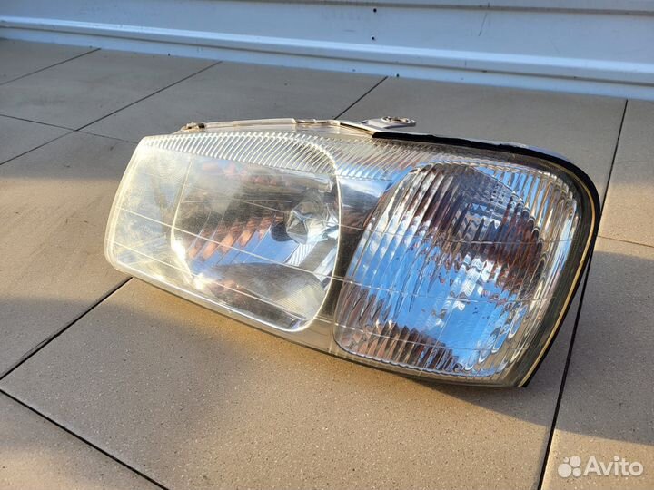 Фара передняя левая Hyundai Accent