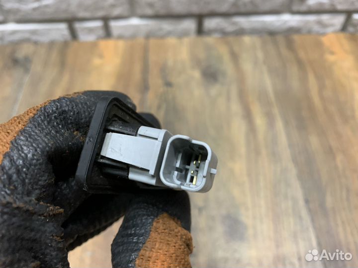 LADA Vesta Кнопка открывания багажника