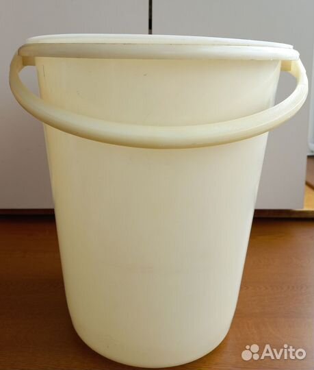 Ведро пластиковое с крышкой 10л