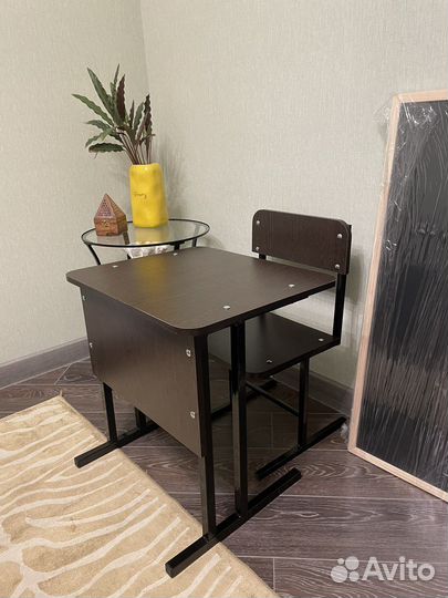 Стол и стул