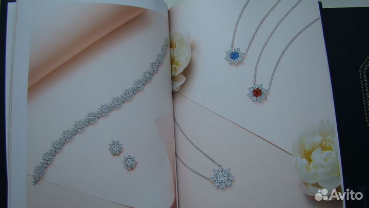 Буклеты ювелирного дома harry winston