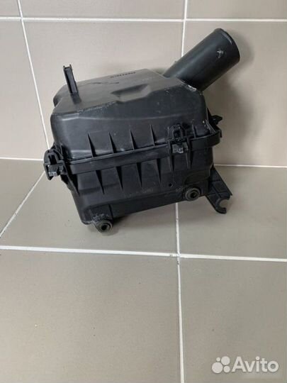 Корпус воздушного фильтра Mitsubishi Outlander