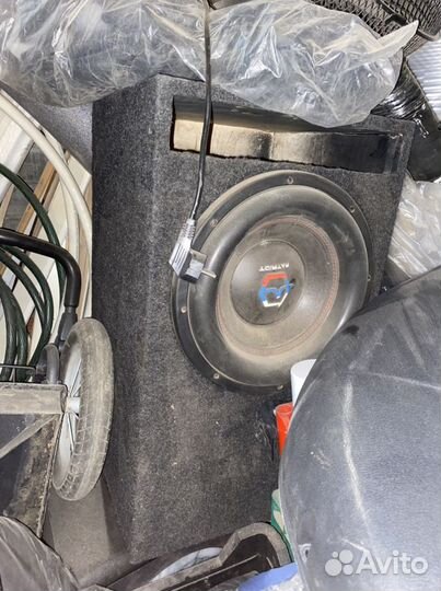 Автомобильный сабвуфер