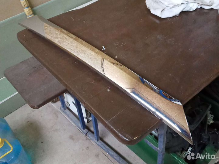 Хром крышки багажника Toyota Corolla E180