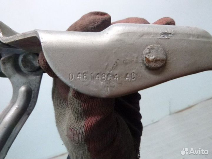 Петля крышки багажника chrysler sebring/dodge stra