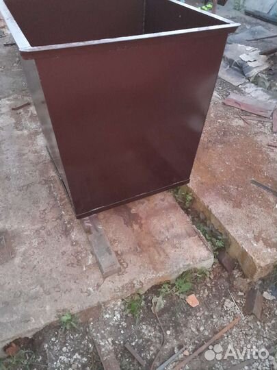 Мусорный контейнер бак