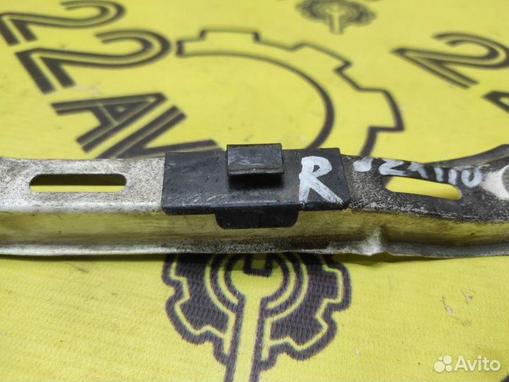 Планка под фары передняя правая Toyota Mark2