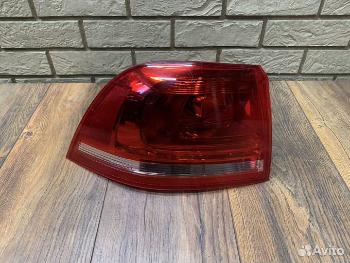 Volkswagen Touareg NF Фонарь задний наружный Левый