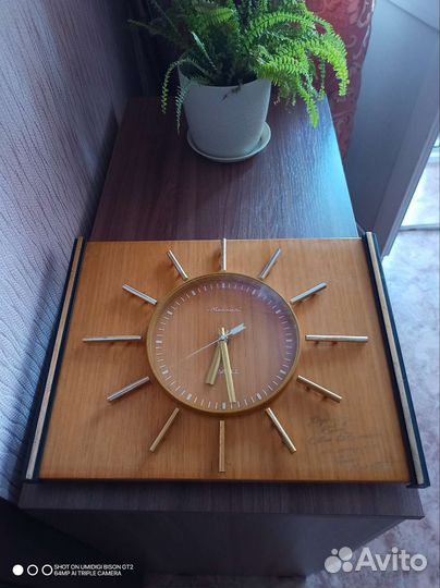 Часы молния СССР настенные