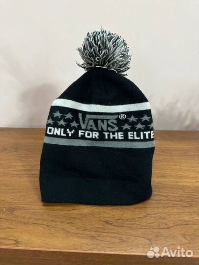 Шапка Vans с помпоном