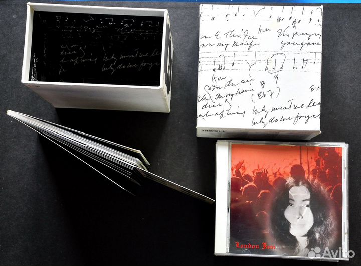 Коллекция дисков Йоко Оно