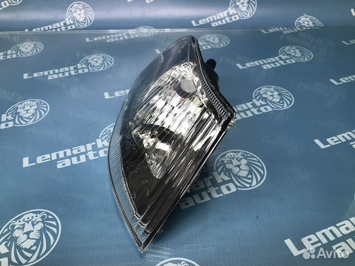 Фонарь указателя поворота правый Volvo S40
