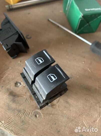 Кнопка стеклоподьемника кадди