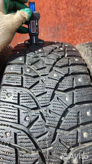 Bridgestone Blizzak Spike-02 SUV 225/65 R17