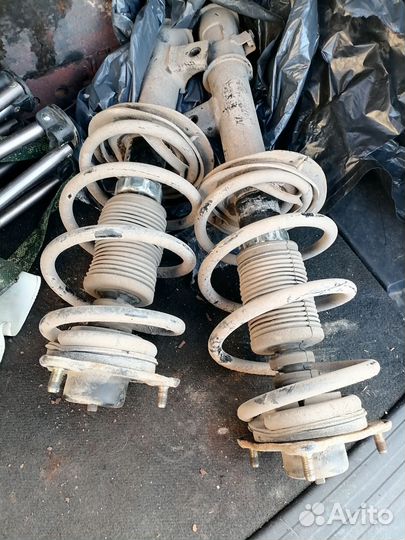 Пружины и чашки опорные Hyundai ix35