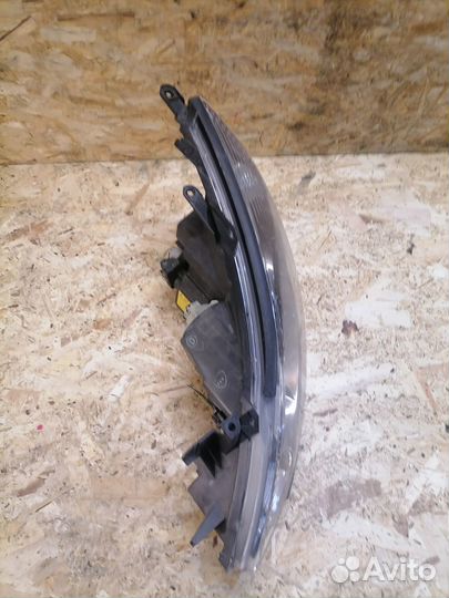 Фара левая ксенон Mitsubishi Grandis NA4W