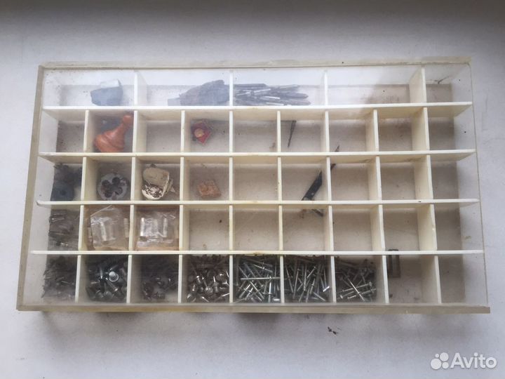 Кейс с метчиками и плашками