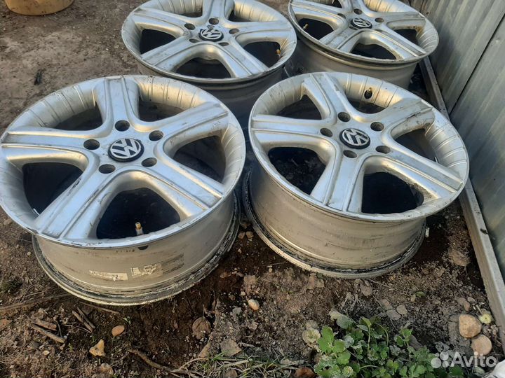 Диски литые для автомобиля