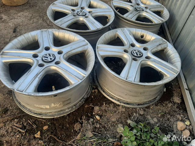 Диски литые для автомобиля