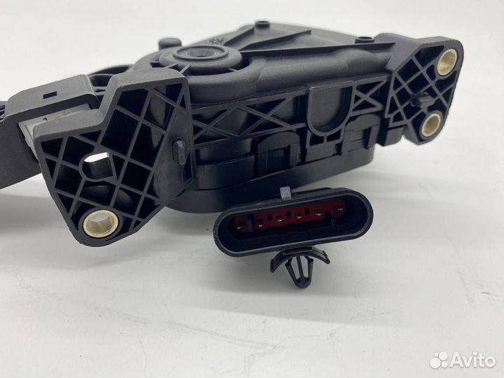 Педаль акселератора в сборе