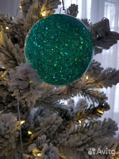 Новогодние игрушки на елку